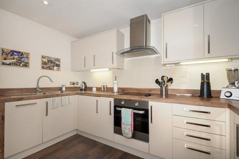 1 bedroom flat to rent, Weybridge, Surrey, KT13