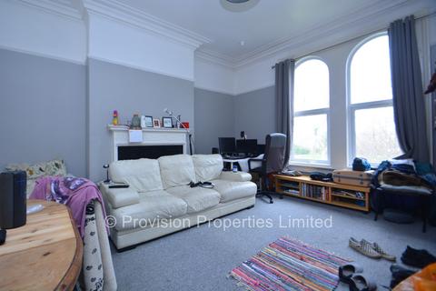 1 bedroom flat to rent, Moorland Road, Hyde Park LS6