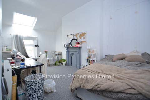 1 bedroom flat to rent, Moorland Road, Hyde Park LS6