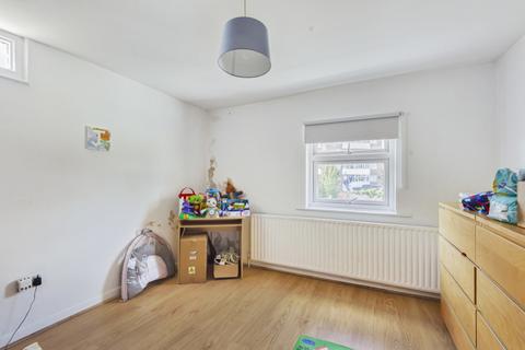 2 bedroom apartment to rent, Maidstone Road Bounds Green N11