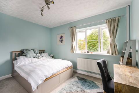 2 bedroom flat to rent, Hawarden Hill, Gladstone Park, London, NW2