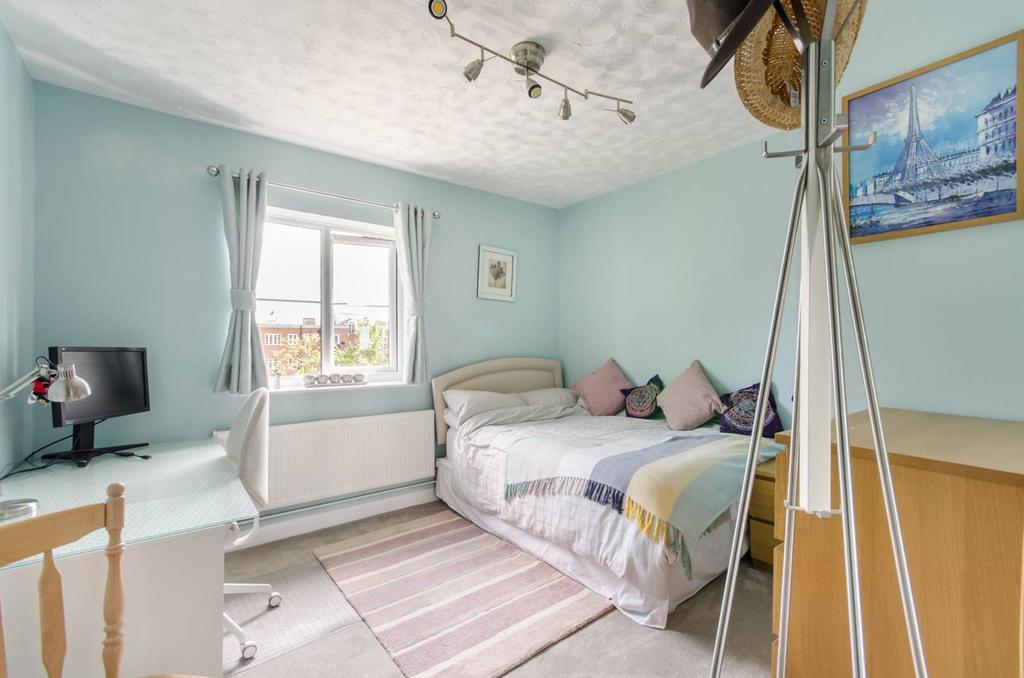 Hawarden Hill, Gladstone Park... 2 bed flat to rent £2,500 pcm (£577 pw)