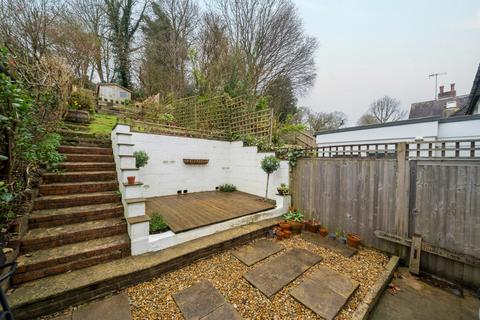 91 Kings Road, Haslemere, GU27 2QG