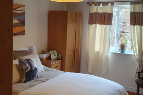 2 bedroom flat to rent, Folkestone Road, Dover, CT17