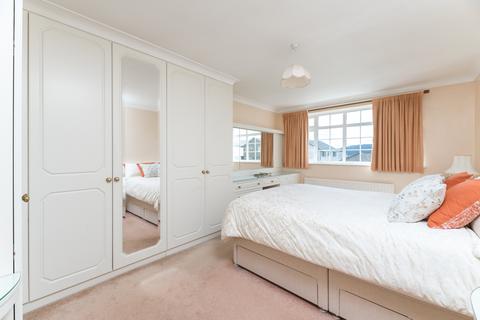 24 Birchdale, Bingley, BD16 4SE