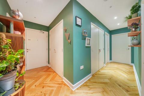 98, Dixie Court Adenmore Road, London, SE6 4FB