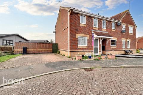 2 bedroom end of terrace house for sale - St Denis Close, Harwich