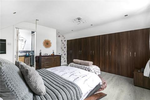 5 bedroom bungalow for sale - Holland Gardens, Egham, Surrey, TW20