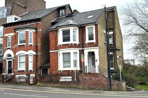Studio to rent, Albion Place, Maidstone, ME14
