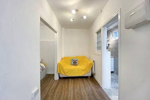 1 bedroom apartment to rent - Garratt Lane, London SW18