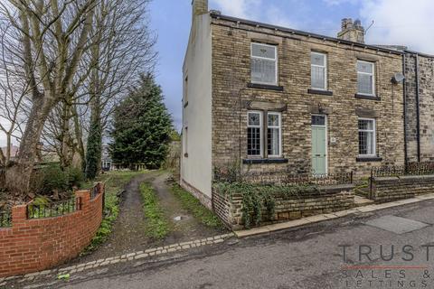 3 bedroom end of terrace house for sale - Dewsbury WF13