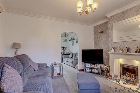 3 bedroom end of terrace house for sale - Batley WF17