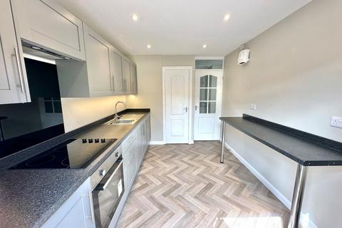 3 bedroom detached bungalow to rent - Longmead Road, Paignton, TQ3