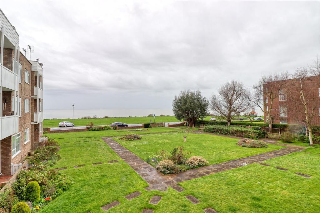 Frinton on Sea CO13 3 bed apartment for sale £375,000