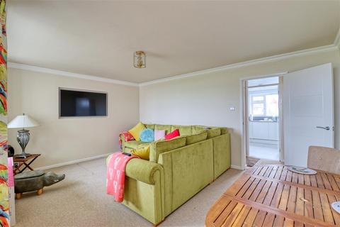 3 bedroom apartment for sale, Frinton on Sea CO13