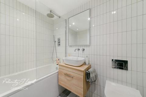 53 Cranbrook Road, London, SE8 4EJ