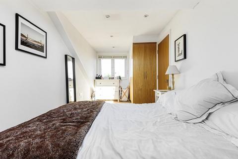2 bedroom flat for sale - Ferndale Road, Clapham