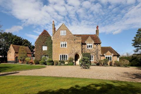 5 bedroom detached house to rent, Long Grove, Seer Green, Beaconsfield, Buckinghamshire, HP9