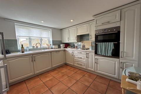 3 bedroom detached house to rent, Bridport