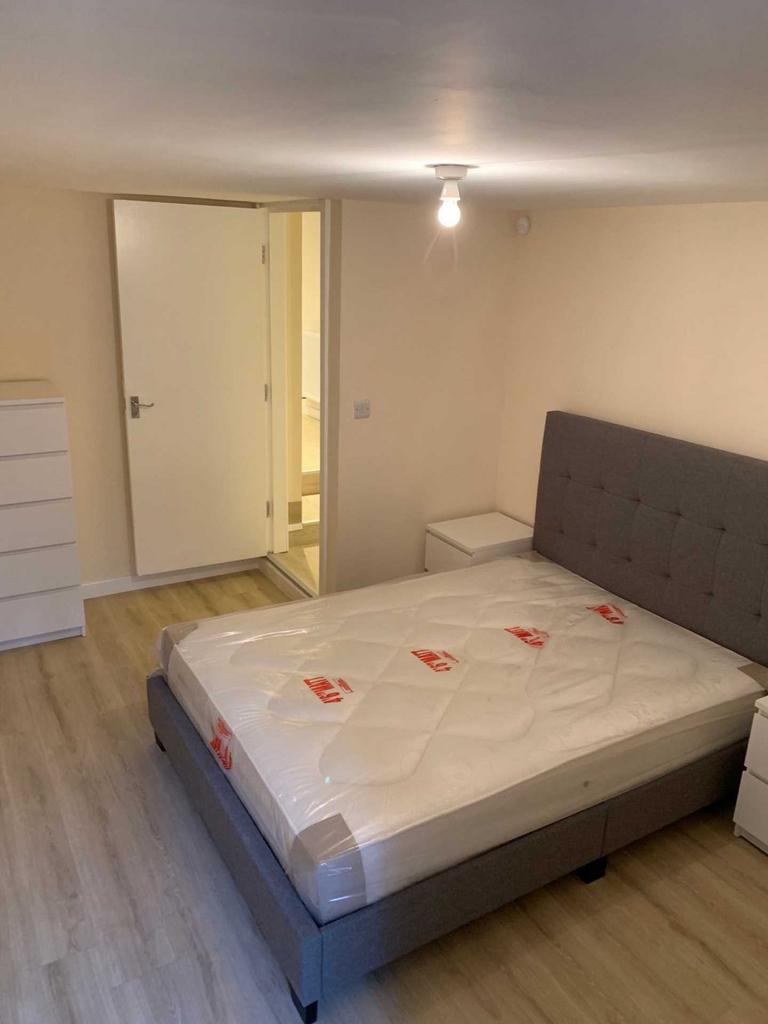 Apartment in Manchester, Withington - View 3