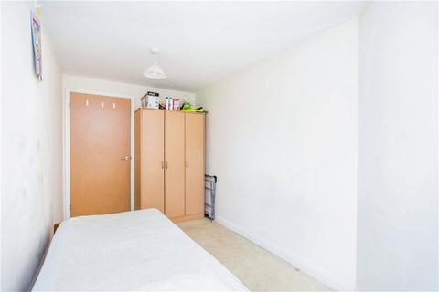 2 bedroom apartment for sale - Admiralty Close, West Drayton