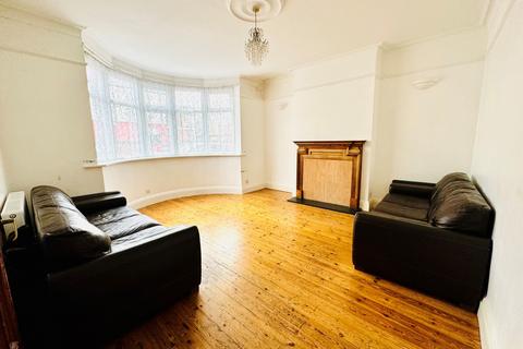 4 bedroom flat to rent, St Michaels Road, Cricklewood, NW2