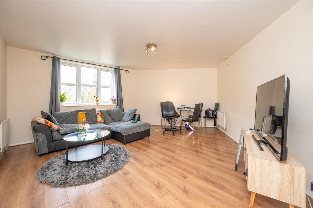 Dexter Close, St. Albans, Hertfordshire 2 bed flat for sale £325,000