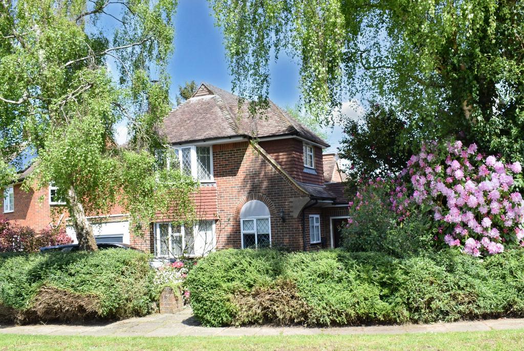 Burgh Heath, Tadworth KT20 4 bed detached house for sale £800,000