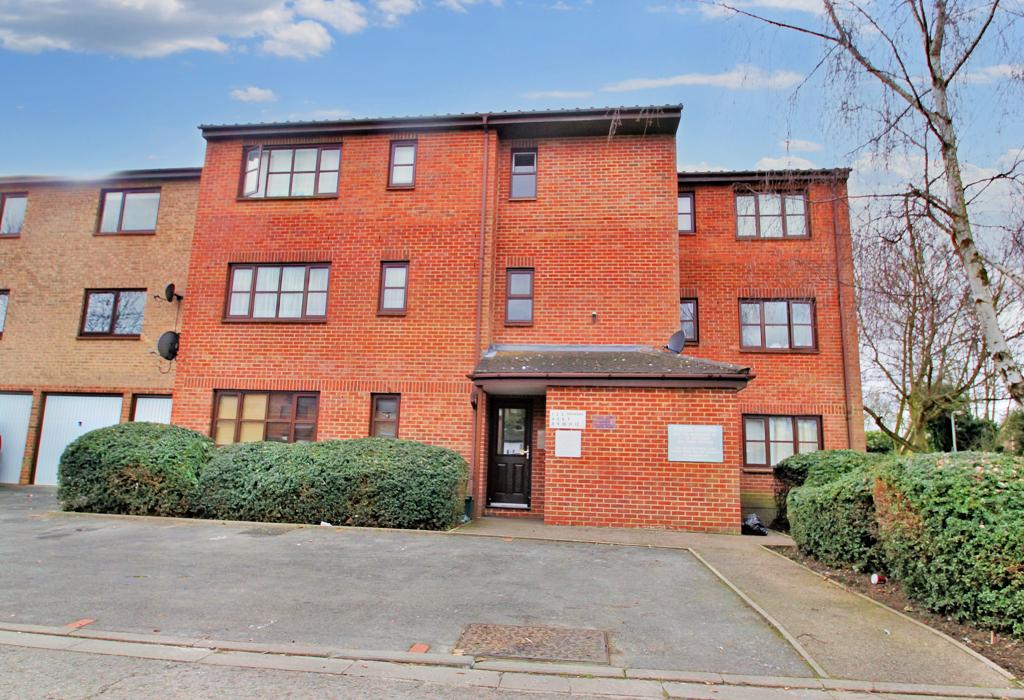 Waterside, Cowley, Middlesex Studio to rent £975 pcm (£225 pw)