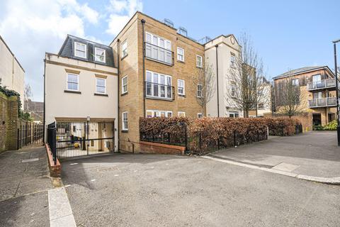 2 bedroom ground floor flat for sale, The Parade, Epsom KT18
