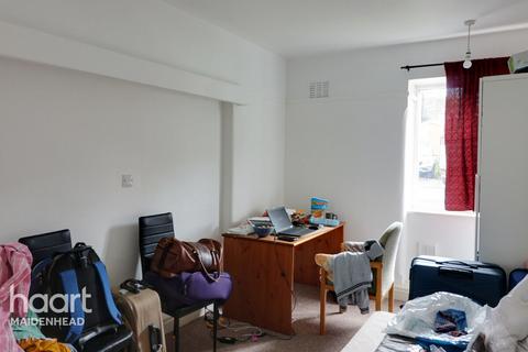 2 bedroom flat for sale, Courtlands, Maidenhead