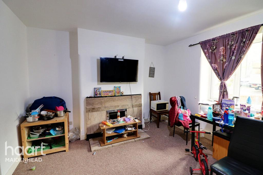 Courtlands, Maidenhead 2 bed flat for sale £250,000
