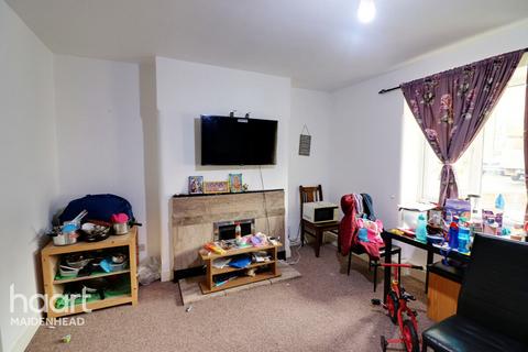 2 bedroom flat for sale, Courtlands, Maidenhead