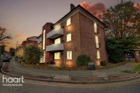 2 bedroom flat for sale - Courtlands, Maidenhead