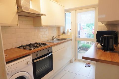 1 bedroom in a house share to rent - Colwood Gardens, Colliers Wood, London, SW19