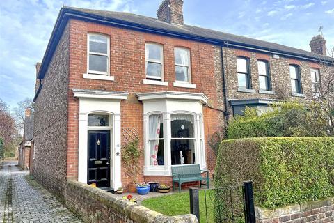 4 bedroom end of terrace house for sale, Albert Road, Eaglescliffe