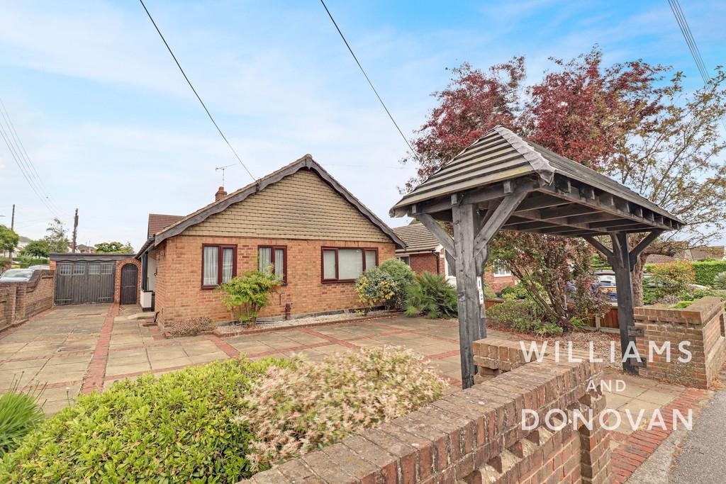 Kents Hill Road, Benfleet 2 bed detached bungalow - £1,500 pcm (£346 pw)