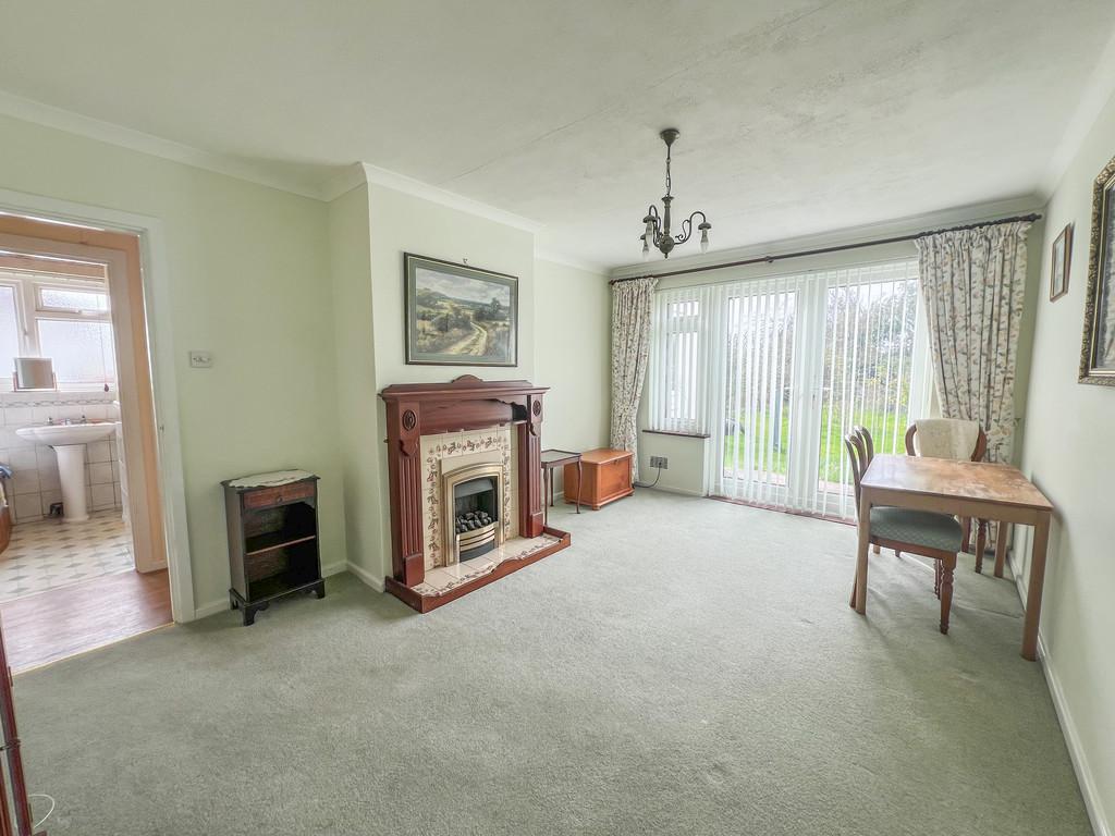 Park Gardens, Hawkwell 2 bed semidetached bungalow for sale £350,000