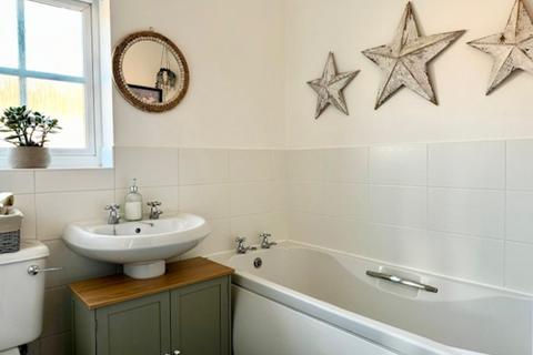 3 bedroom semi-detached house for sale, Lord Grandison Way, Oxfordshire OX16