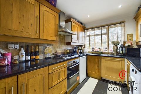 32 Westwood Close, Ruislip, HA4 7RE