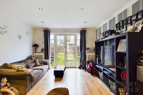 32 Westwood Close, Ruislip, HA4 7RE