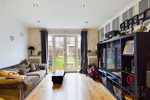 32 Westwood Close, Ruislip, HA4 7RE