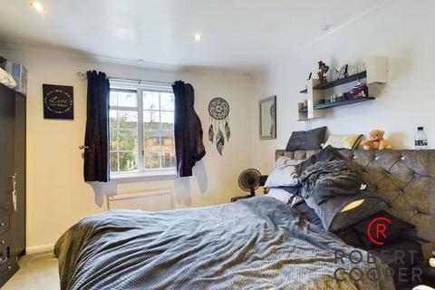 32 Westwood Close, Ruislip, HA4 7RE