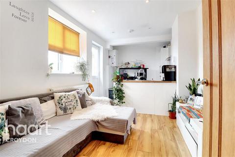 2 bedroom flat to rent, Bensham Lane, CR7
