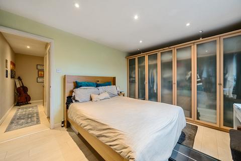 8 Bankside Close, Carshalton, SM5 3SB