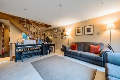 8 Bankside Close, Carshalton, SM5 3SB