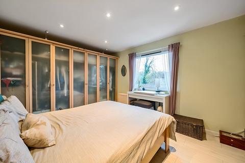 8 Bankside Close, Carshalton, SM5 3SB