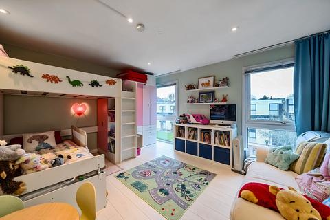 8 Bankside Close, Carshalton, SM5 3SB