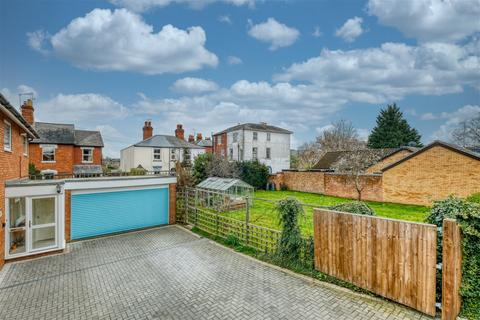 Treetops Selborne Road, Worcester, WR1 3JA