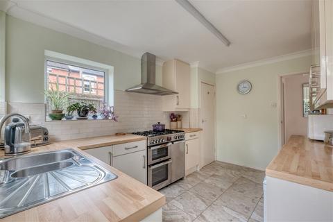 Treetops Selborne Road, Worcester, WR1 3JA